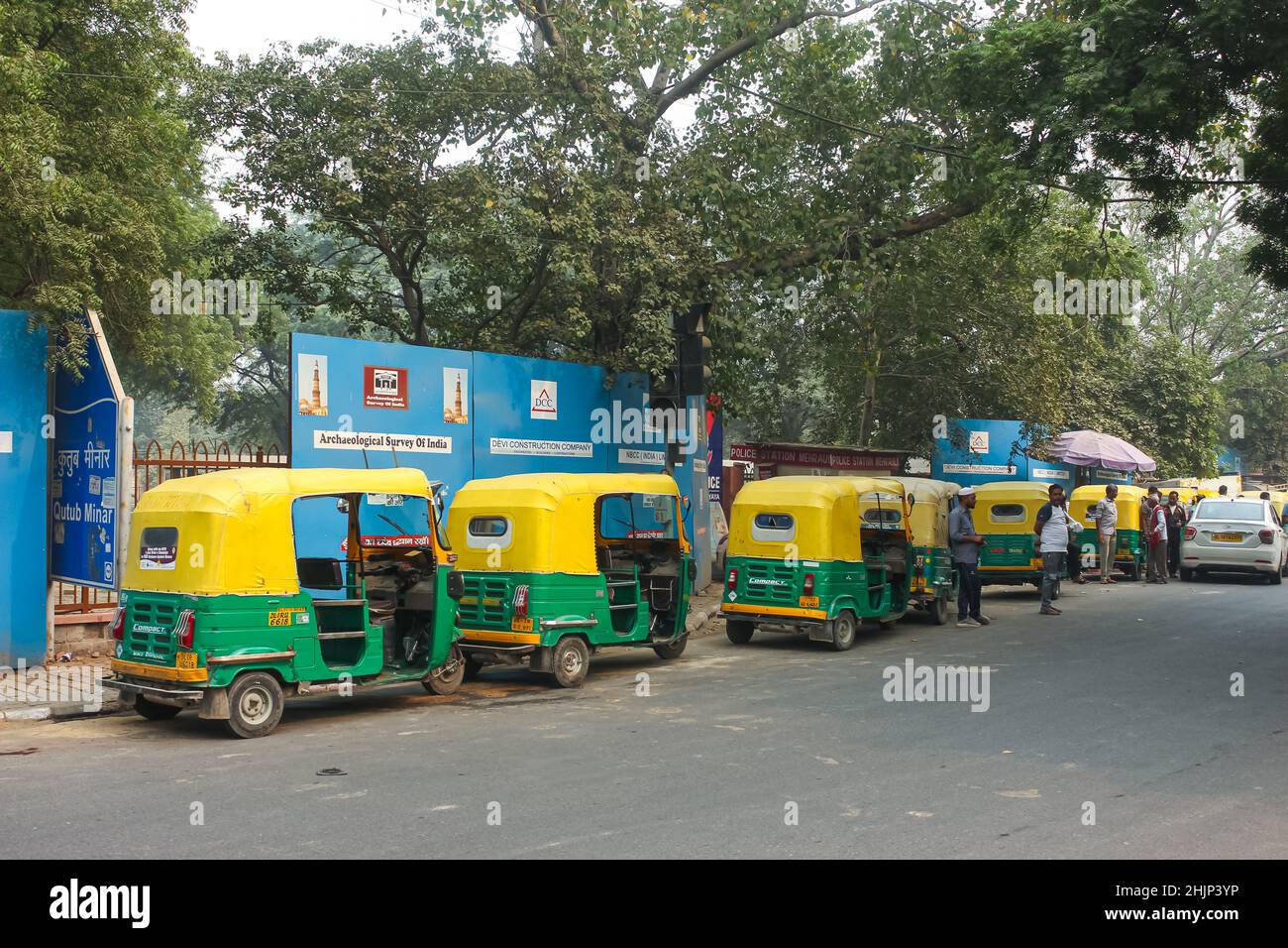 Die Rikshaw steht in einer Reihe, Delhi. Indien. Stockfoto