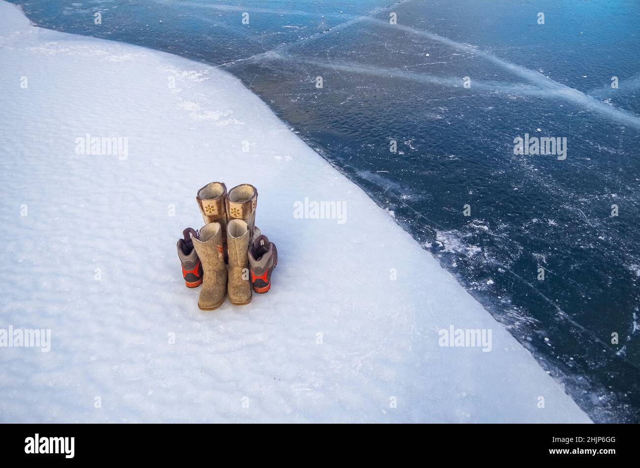 Hohe pelzstiefel -Fotos und -Bildmaterial in hoher Auflösung – Alamy