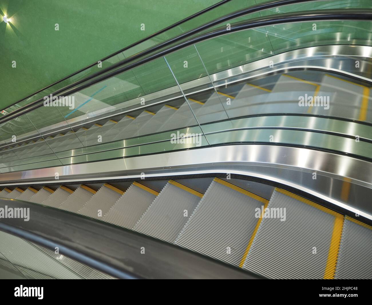 Rolltreppe in einem Einkaufszentrum. Stockfoto