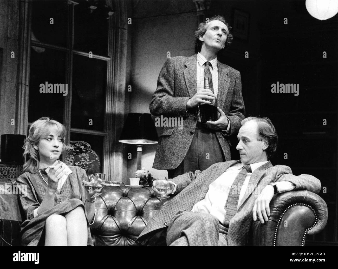 l-r: Sarah Neville, Hugh Fraser (Philip), Nichola Jones in DER PHILANTHROPIN von Christopher Hampton Mobil Touring Theatre Produktion 1986 Regie: Kevin Billington Stockfoto