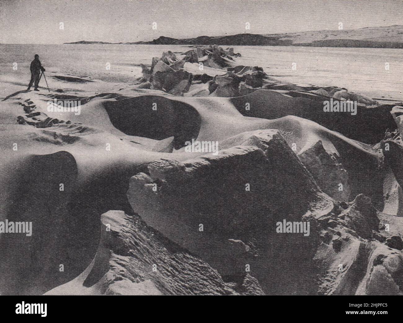 Das Eis wurde von den riesigen Kräften der Natur zerrissen und verdreht. Antarktis (1923) Stockfoto