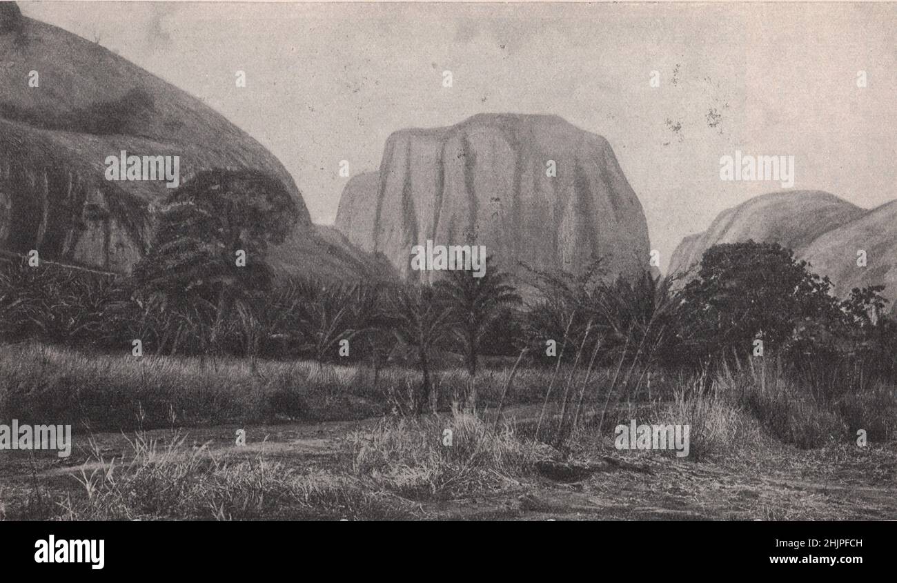 Sedimentäre Klippen bei pungo Andongo, einer Missionsstation des Innenraums. Angola (1923) Stockfoto