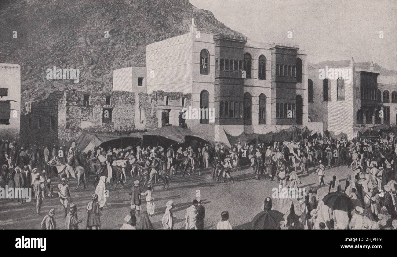 Feierliche Prozession des Königs von Hejaz mit seinem Gefolge zum Heiligtum des heiligen Mekka. Saudi-Arabien. Arabien (1923) Stockfoto