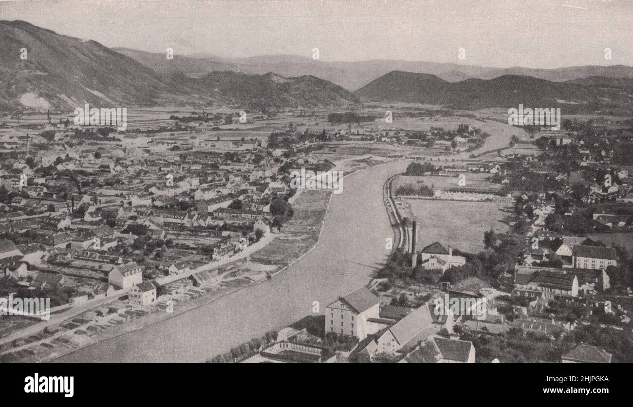 Blick nach Norden vom Grazer Schlossberg über das bevölkerungsreiche Tal, das von der Mur bewässert wird. Österreich (1923) Stockfoto