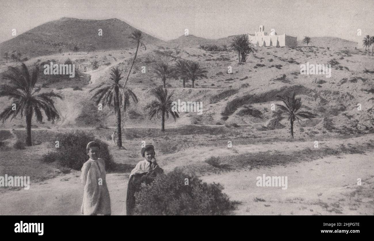 Im Land der tunesischen Troglodyten: Eine unsichtbare Stadt der fünftausend Einwohner. Barbary States (1923) Stockfoto