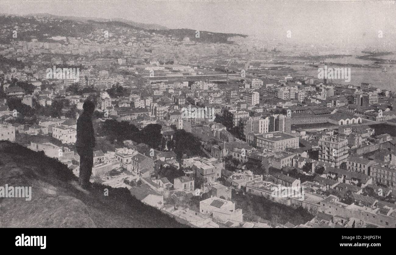 Panorama von Algier, der schönen Stadt, mit der die Franzosen eine Piratenhochburg ersetzten. Algerien. Barbary States (1923) Stockfoto