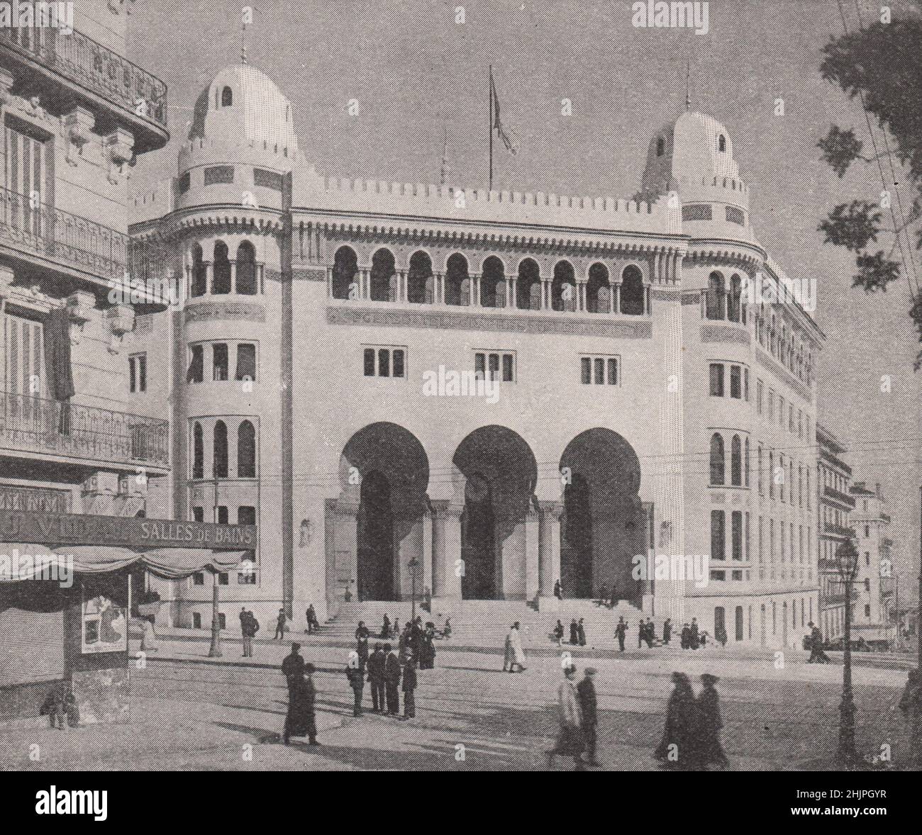 Kontrastierende Architekturstile in der Stadt Algier. Algerien. Barbary States (1923) Stockfoto