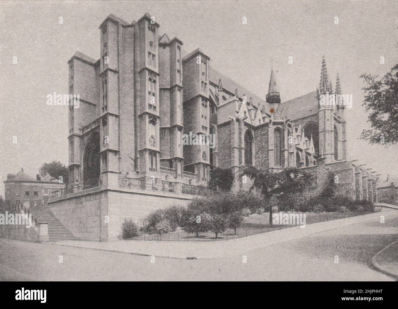 Spätgotische Kathedrale von S. Waltrudis in Mons. Belgien (1923) Stockfoto