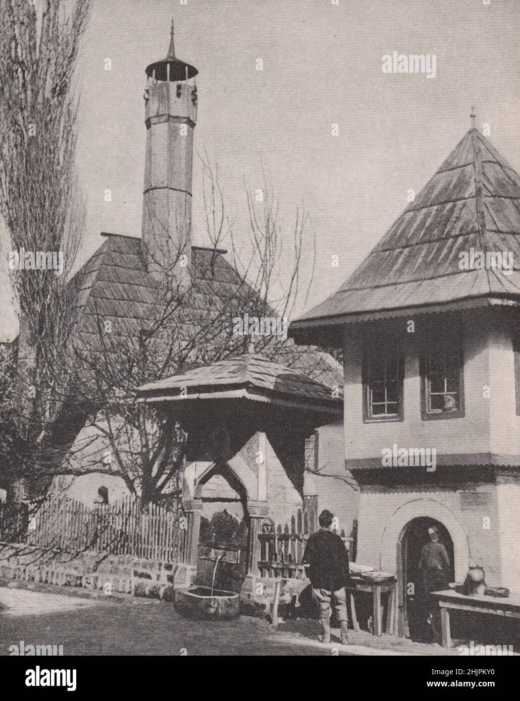 Moschee und Brunnen, Reste der muslimischen Autorität. Bosnien-Herzegowina. Bosnien Und Herzegowina (1923) Stockfoto