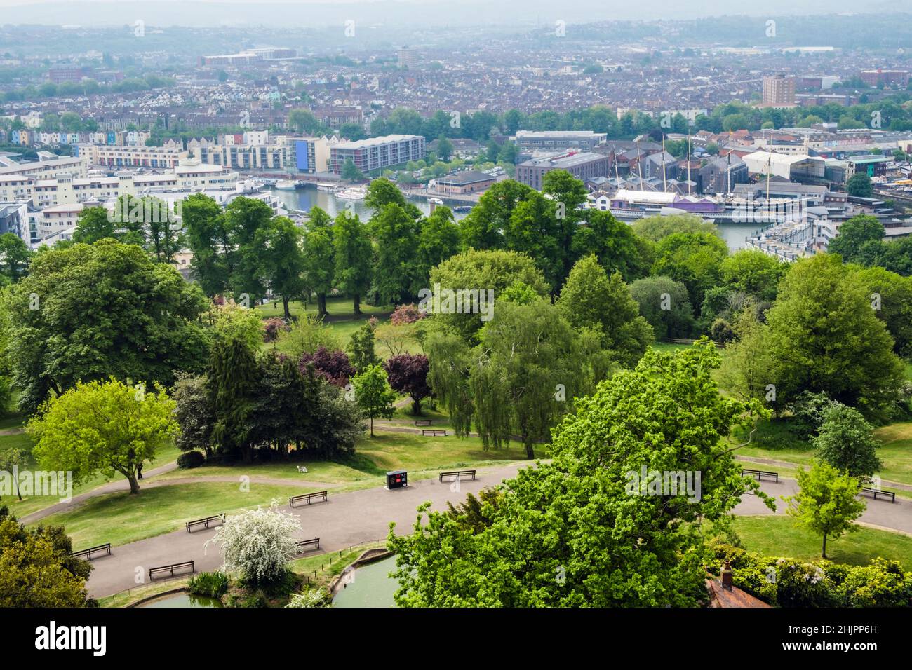 Stadtbild und Yachthafen mit Brunels SS Great Britain Blick südlich vom Cabot Tower im Brandon Hill Park. Bristol, Avon, England, Großbritannien Stockfoto