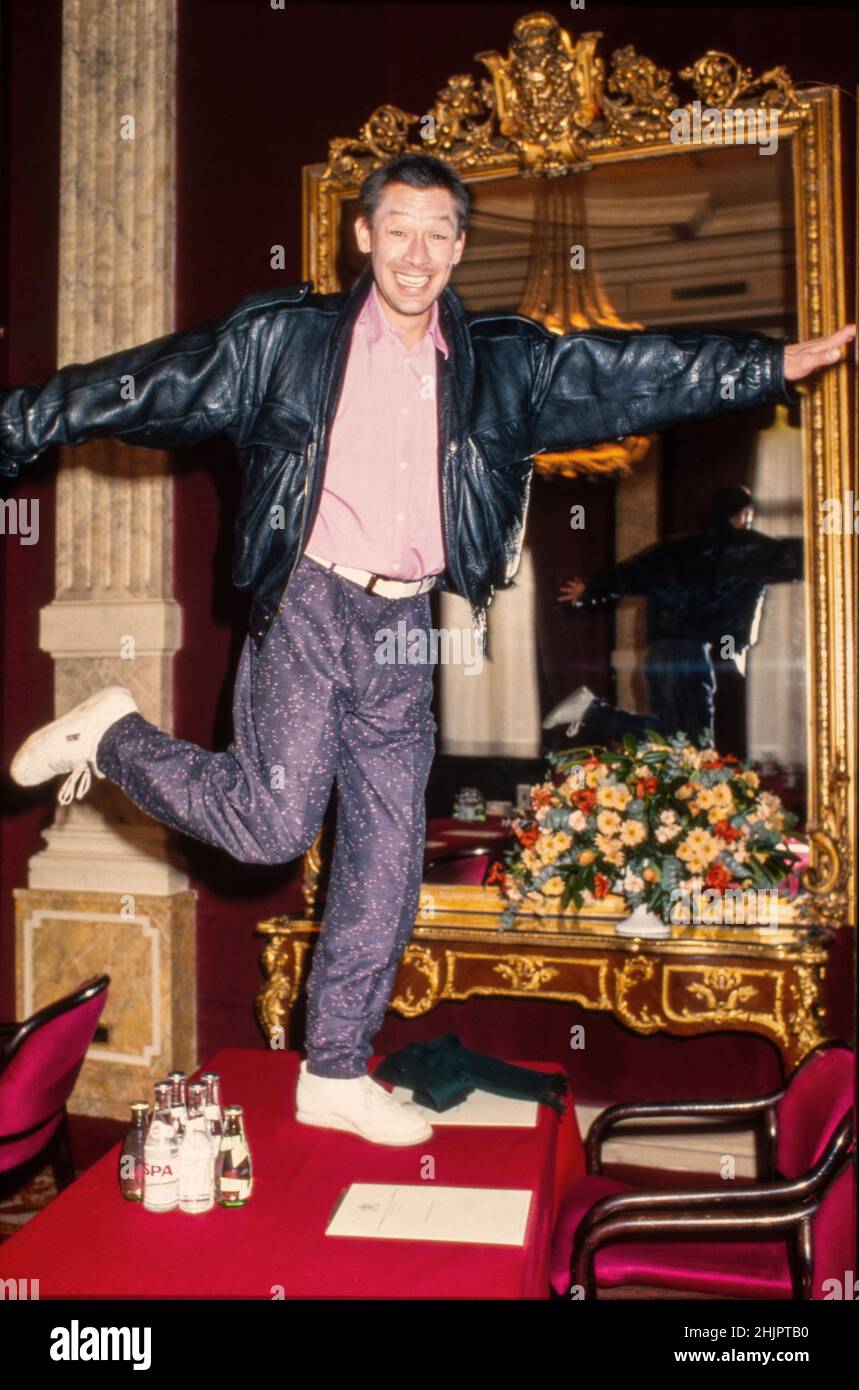 AMSTERDAM, NIEDERLANDE - 16. FEBR. 1987: Alex van Halen Schlagzeuger der Hardrock-Band Van Halen wird in den Niederlanden geboren. Stockfoto