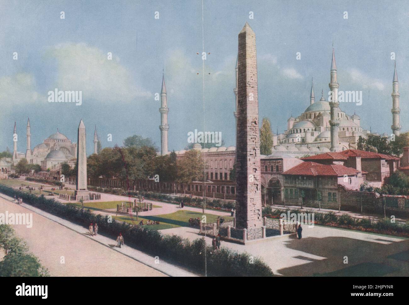 Der Atmeidan auf dem Gelände des alten römischen Hippodroms. Moschee von Ahmed mit der Hagia Sophia auf der linken Seite. Konstantinopel Istanbul (1923) Stockfoto