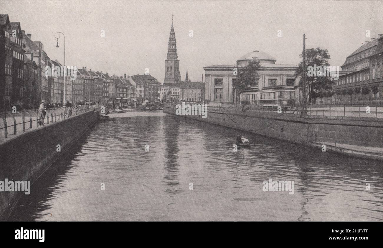 Kanal, der Slotsholm vom Festland trennt, rechts das Thorwaldsen-Museum. Dänemark. Kopenhagen (1923) Stockfoto