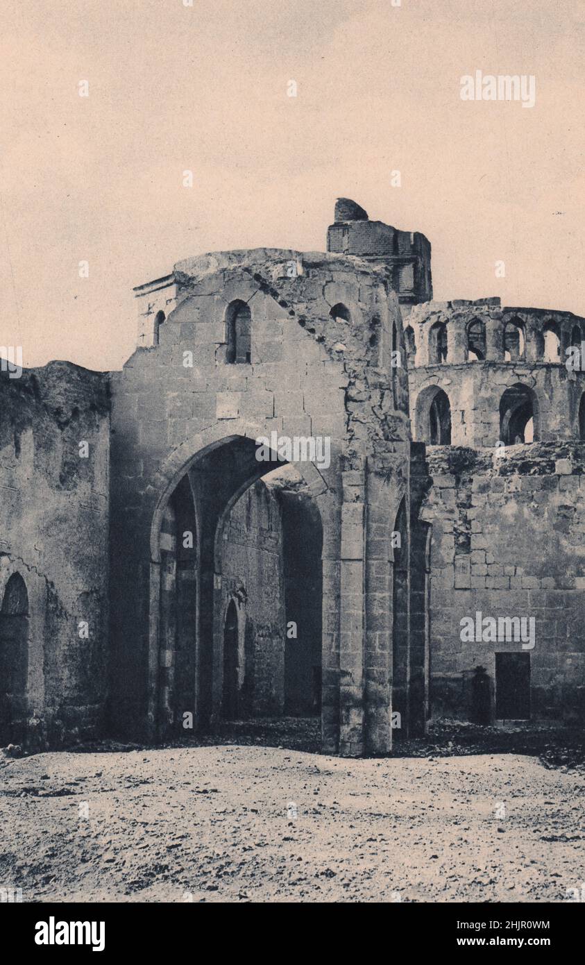 In der Nähe des Bab el Amara, eines der beiden nördlichen Tore der Ommiad-Moschee, steht das zerstörte Grab des großen Saladins. Syrien. Damaskus (1923) Stockfoto