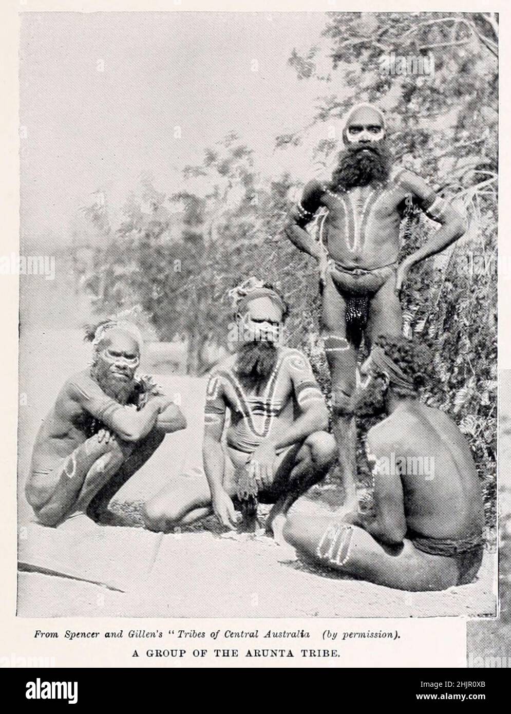 Gruppe der Arunta-Stämme die Arrernte, manchmal auch als Aranda, Arunta oder Arrarnta bezeichnet, sind eine Gruppe australischer Aborigines, die in den Arrernte-Ländern in Mparntwe (Alice Springs) leben. Aus dem Buch „The living Races of Mankind“ Vol. 1 von Henry Neville Hutchinson, Herausgeber John Walter Gregory und Richard Lydekker, Verlag: London, Hutchinson & CO 1901 Stockfoto