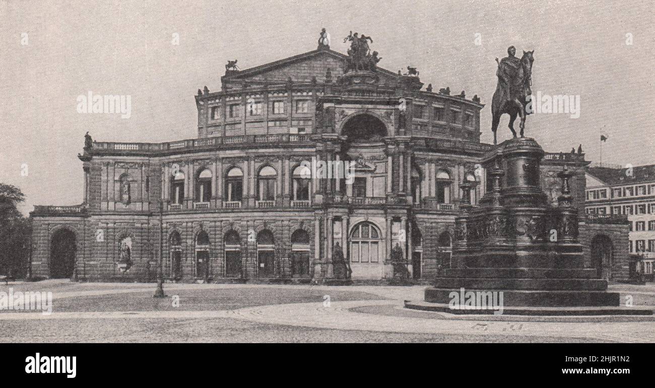 Dresdens Opernhaus mit seiner geschwungenen Fassade. Sachsen (1923) Stockfoto