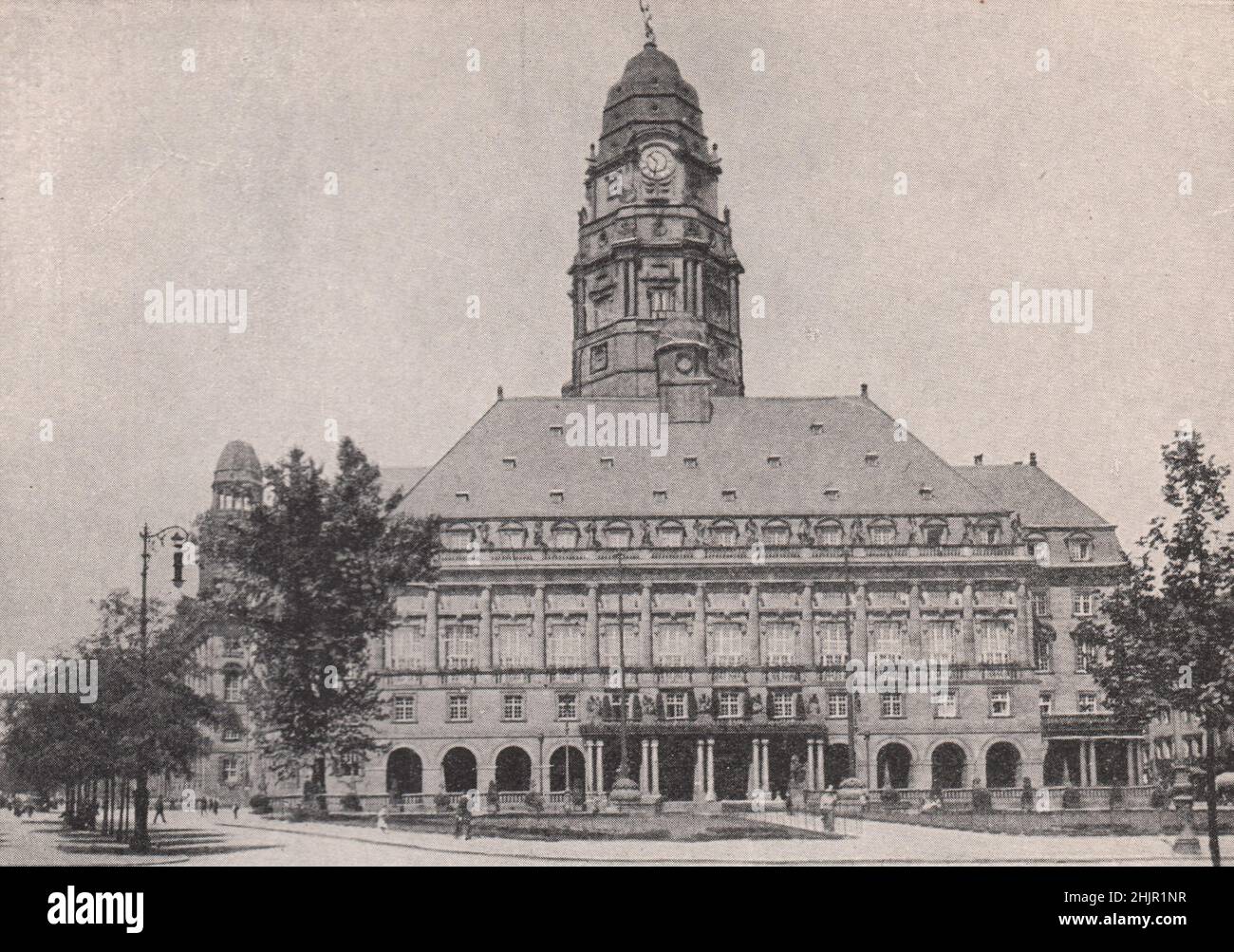 Riesiger, aber genialer Haufen des neuen Rathauses. Sachsen. Dresden (1923) Stockfoto
