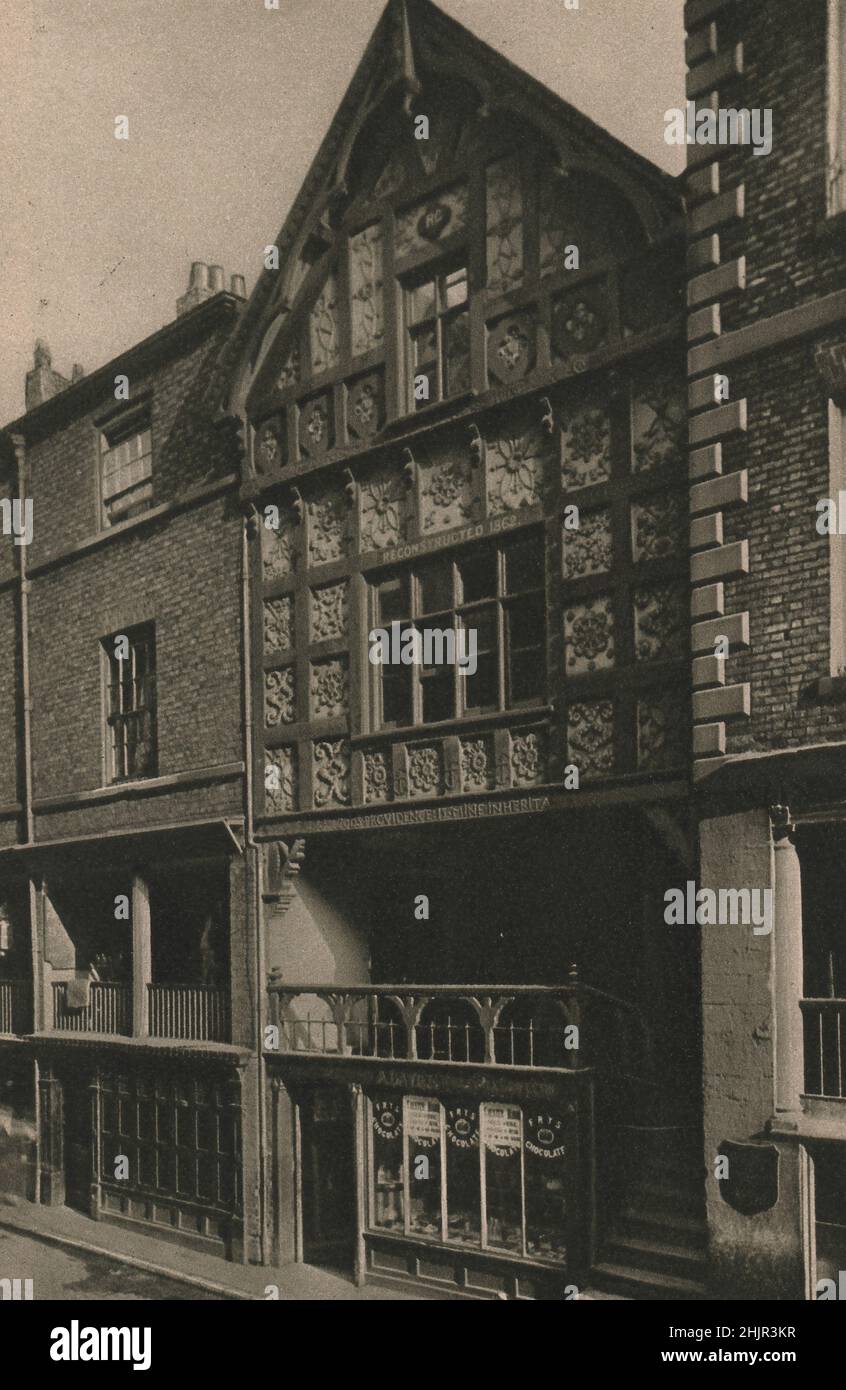 Gottes Vorsehungshaus, ein altes Fachwerkgebäude in Chester, soll so benannt worden sein, nachdem er der großen Pest entkommen war. „Hes“. England (1923) Stockfoto