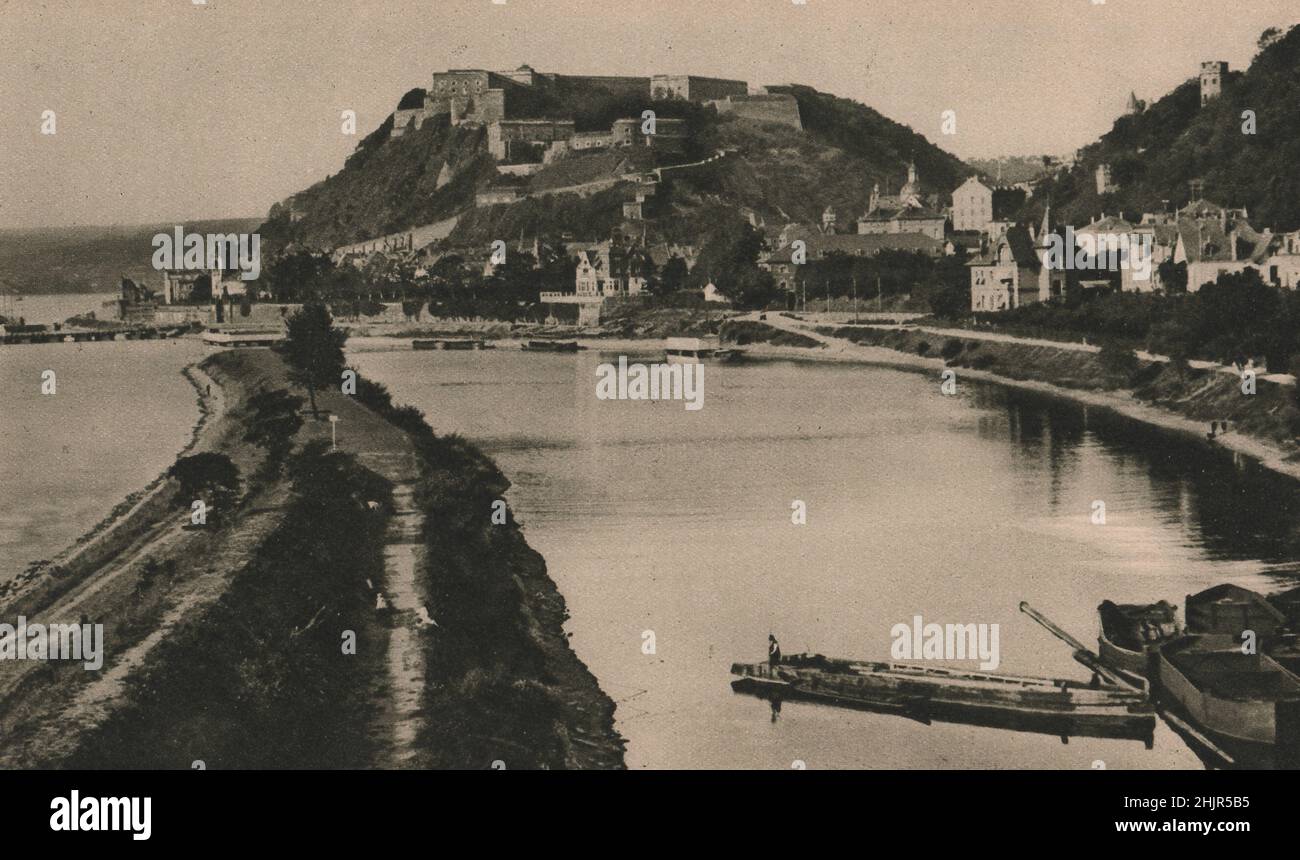 Die Festung Ehrenbreitstein überblickt Rhein & Mosel gegenüber Koblenz. Deutschland (1923) Stockfoto
