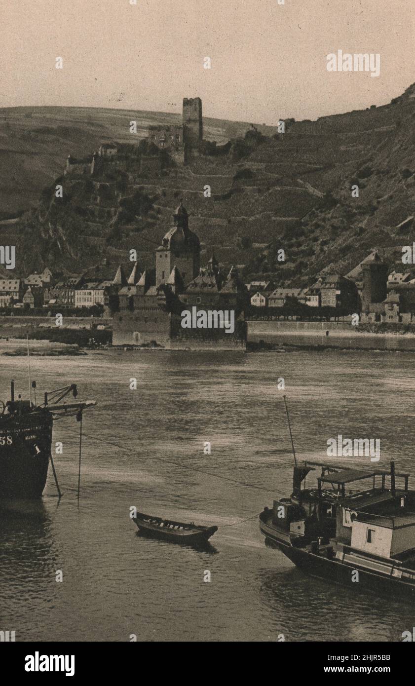 SÜDDEUTSCHLAND. Oberhalb von Caub erhebt sich die Ruine von Gutenfels; vor ihr steht in Mittelrheinisch die kuriose château der Pfalz, die 1314 gegründet wurde. Deutschland (1923) Stockfoto