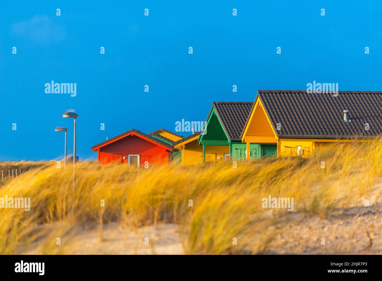 Bunte Ferienhäuser auf der Düne, Nordseeinsel Helgoland, Schleswig-Holstein, Norddeutschland, Mitteleuropa Stockfoto