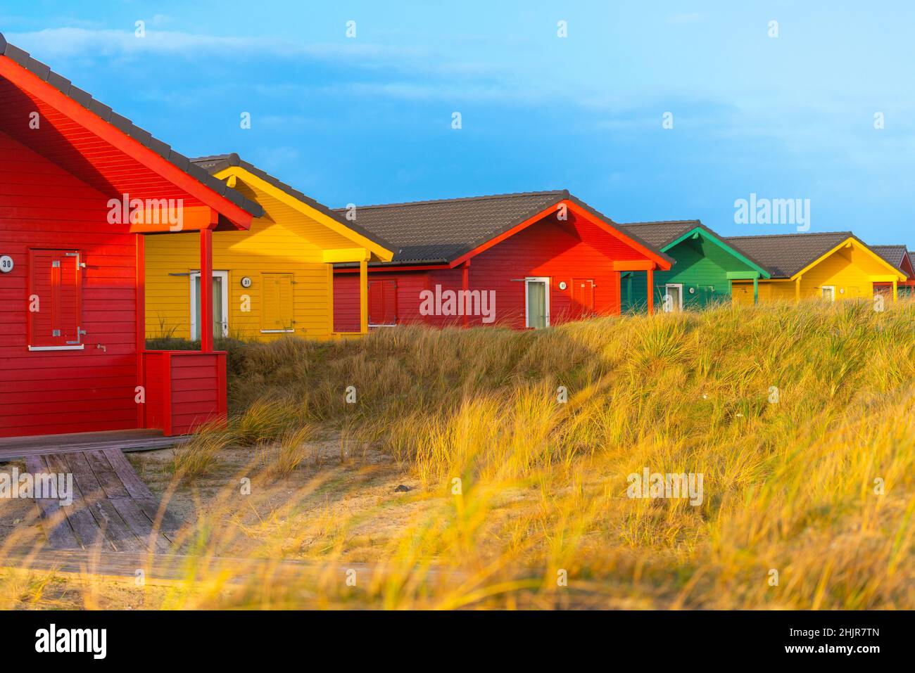 Bunte Ferienhäuser auf der Düne, Nordseeinsel Helgoland, Schleswig-Holstein, Norddeutschland, Mitteleuropa Stockfoto