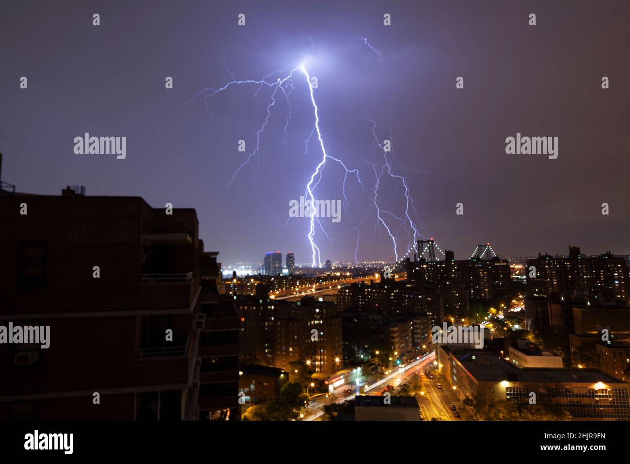 Beleuchtung über Williamsburg, Brooklyn Stockfoto