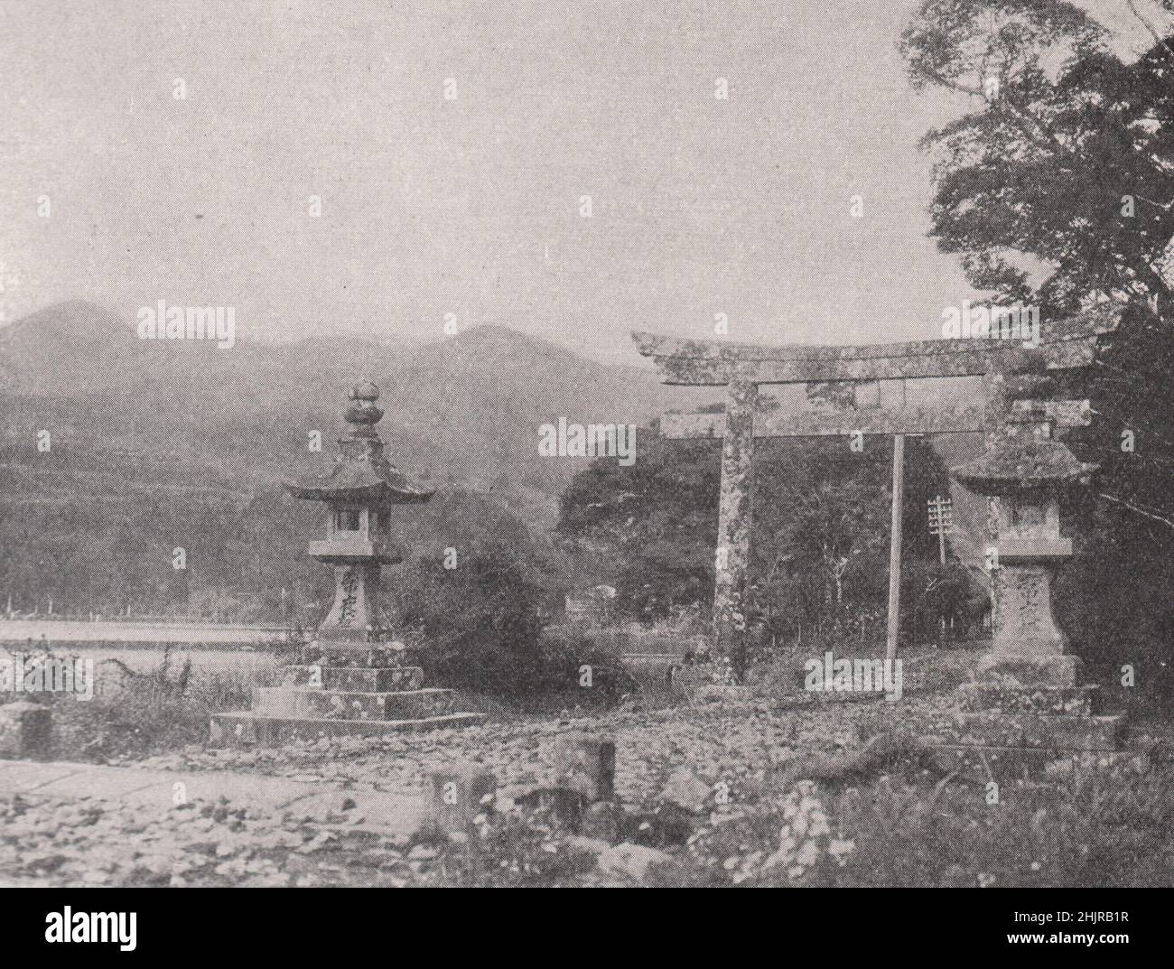Shinto-Symbolik am Ufer des Lake Hakone. Japan (1923) Stockfoto