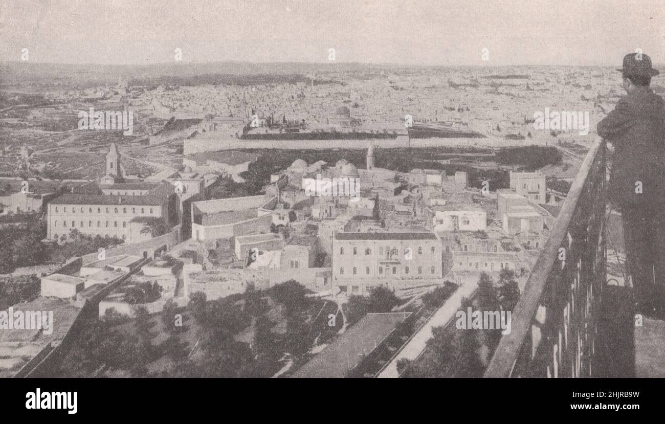 Blick vom Ölberg nach Westen über Jerusalem, die königliche Stadt des Königs David. Israel (1923) Stockfoto