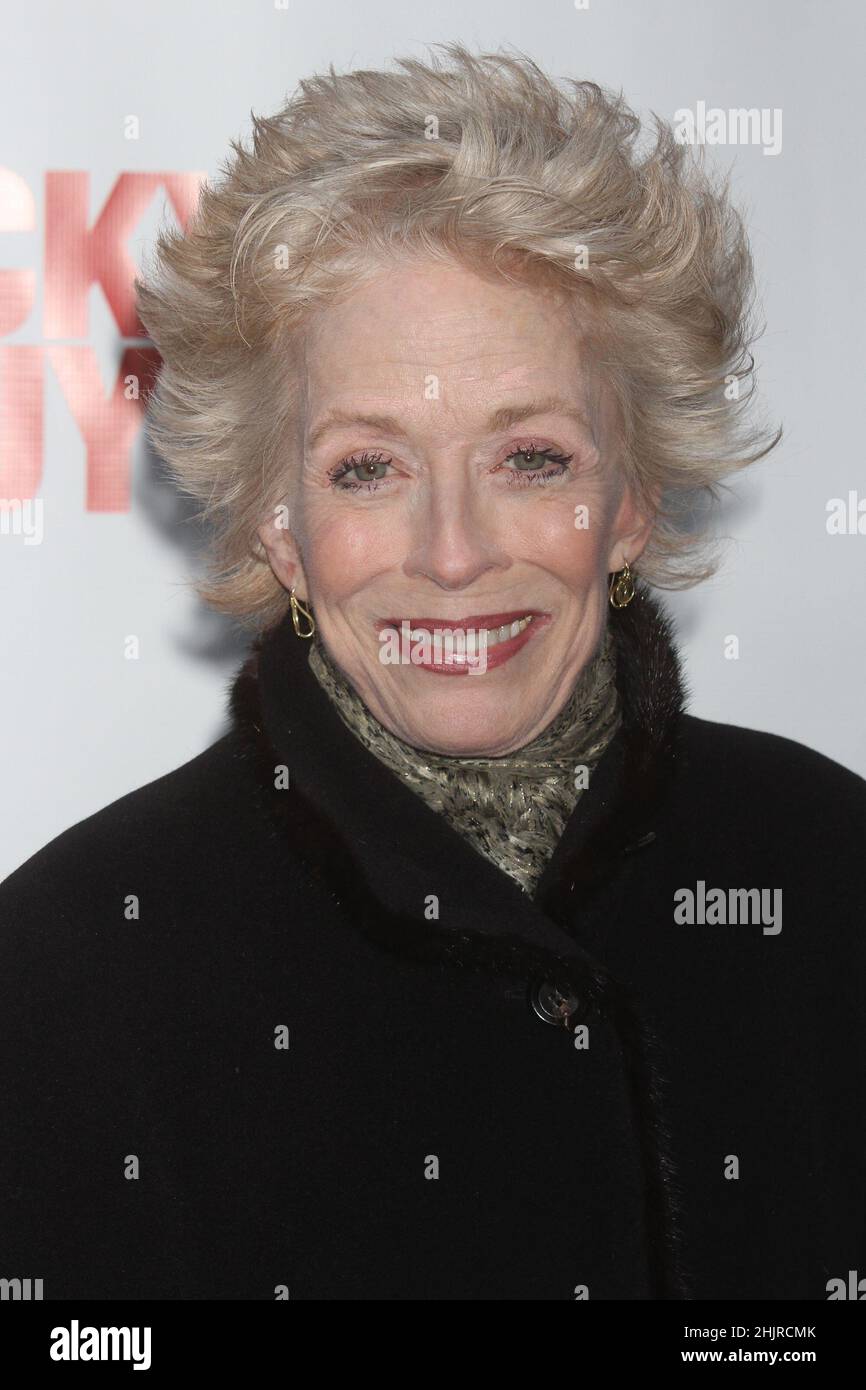 Holland Taylor, der am 1. April 2013 bei der Eröffnungsvorstellung von „Lucky Guy“ im Broadhurst Theatre in New York City eintraf. Foto: Henry McGee/MediaPunch Stockfoto