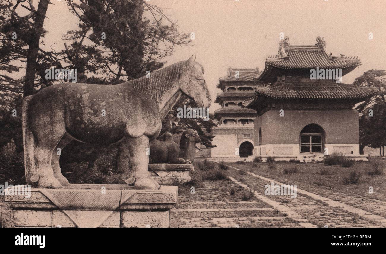 Die vernachlässigten Gräber der Mandschu-Dynastie bei Mukden. China. Mandschurei (1923) Stockfoto