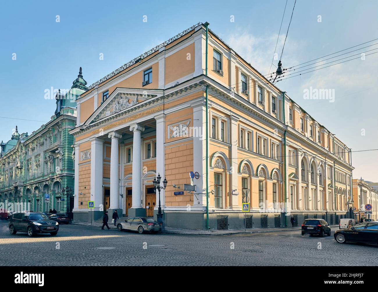 Iljinka-Straße, Blick auf das ehemalige Kaufmannsgebäude, 1836, jetzt die Industrie- und Handelskammer der Russischen Föderation, Wahrzeichen: MOS Stockfoto