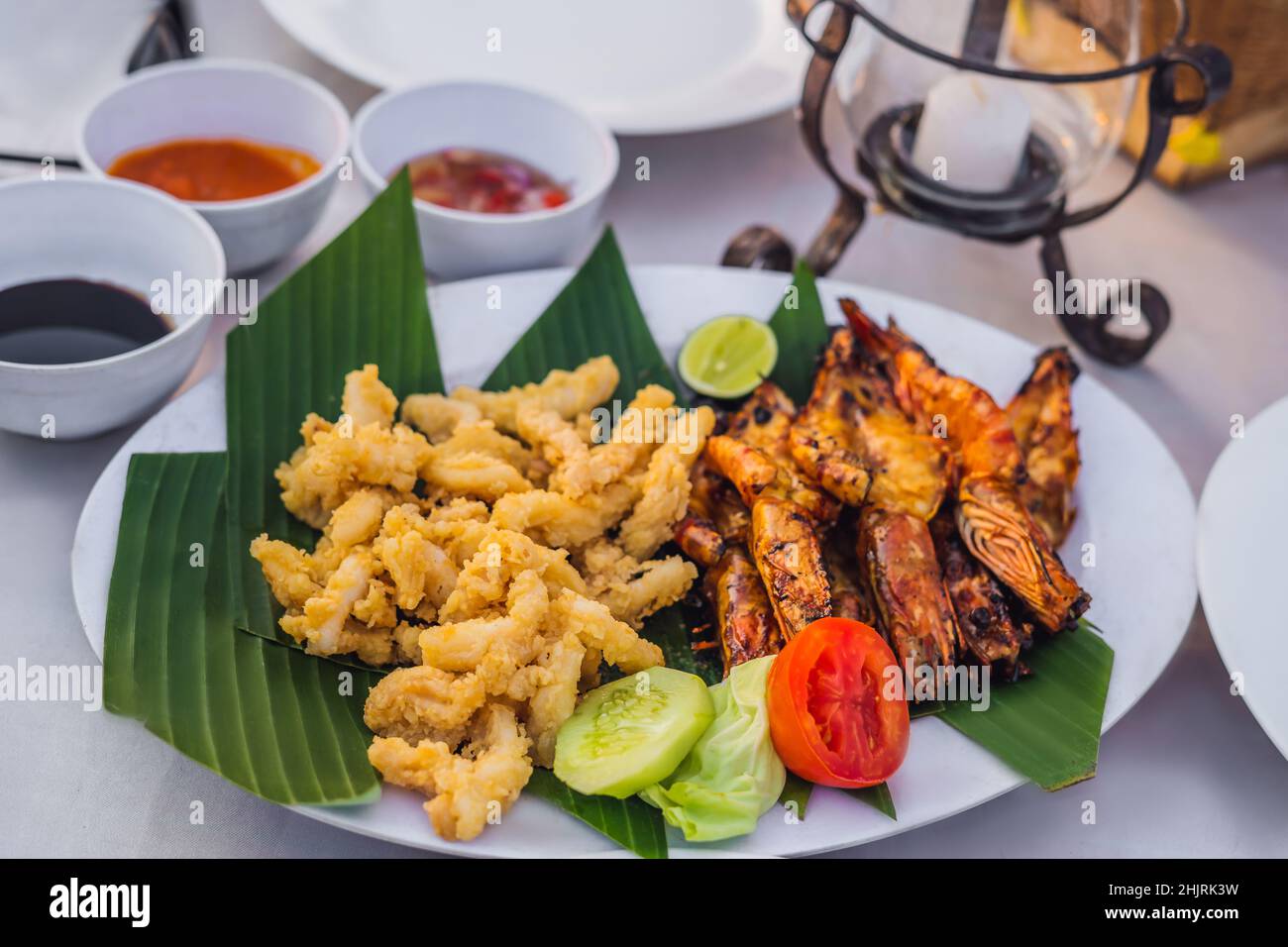 Gebratene Fische für das Mittagessen in der Jimbaran Bay, Bali Stockfoto