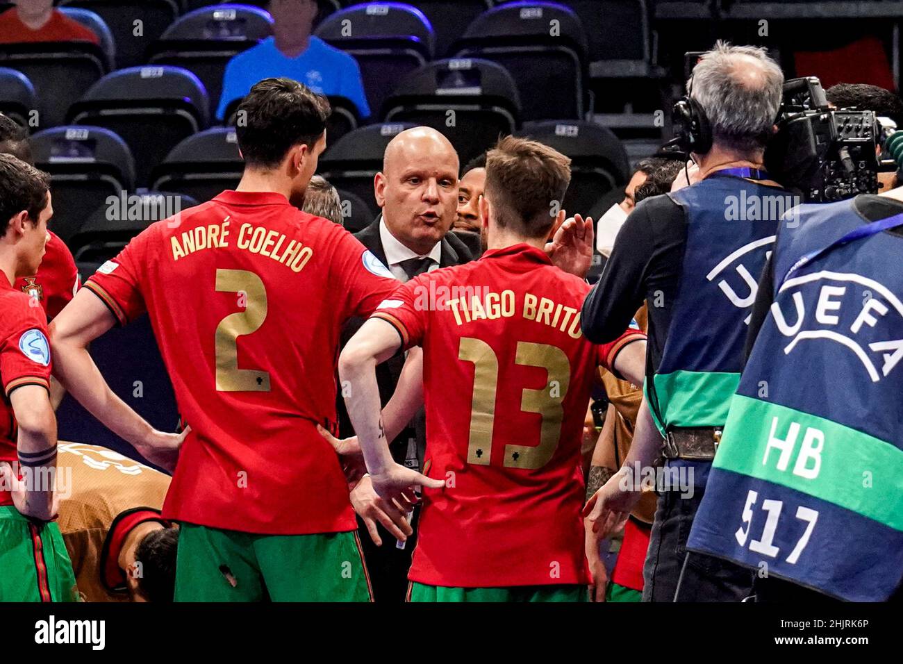 AMSTERDAM, NIEDERLANDE - 31. JANUAR: Team Portugal, Trainer Jorge Braz aus Portugal beim Viertelfinale der Männer im Futsal Euro 2022 zwischen Portugal und Finnland am 31. Januar 2022 im Ziggo Dome in Amsterdam, Niederlande (Foto: Jeroen Meuwsen/Orange Picles) Stockfoto