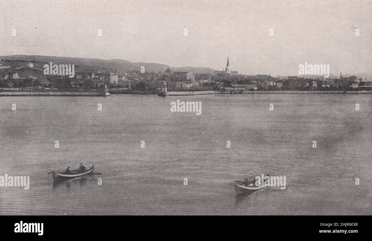 Der Eingang zum Hafen von Trondhjem und der Kirchturm auf der rechten Seite. Norwegen (1923) Stockfoto