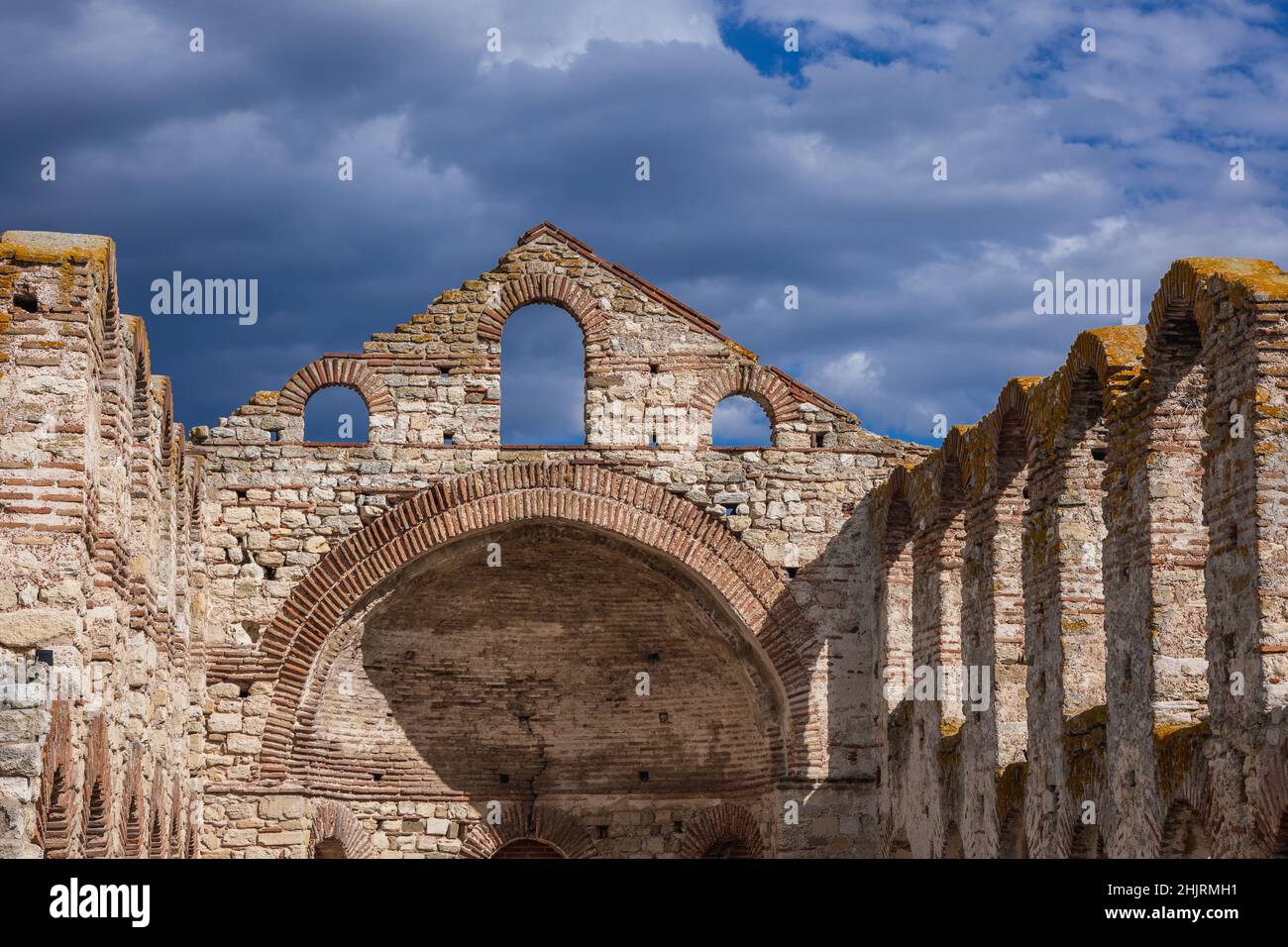 Nahaufnahme der Kirche von St. Sofia, die auch als altes Bistum bezeichnet wird, im Nesebar 