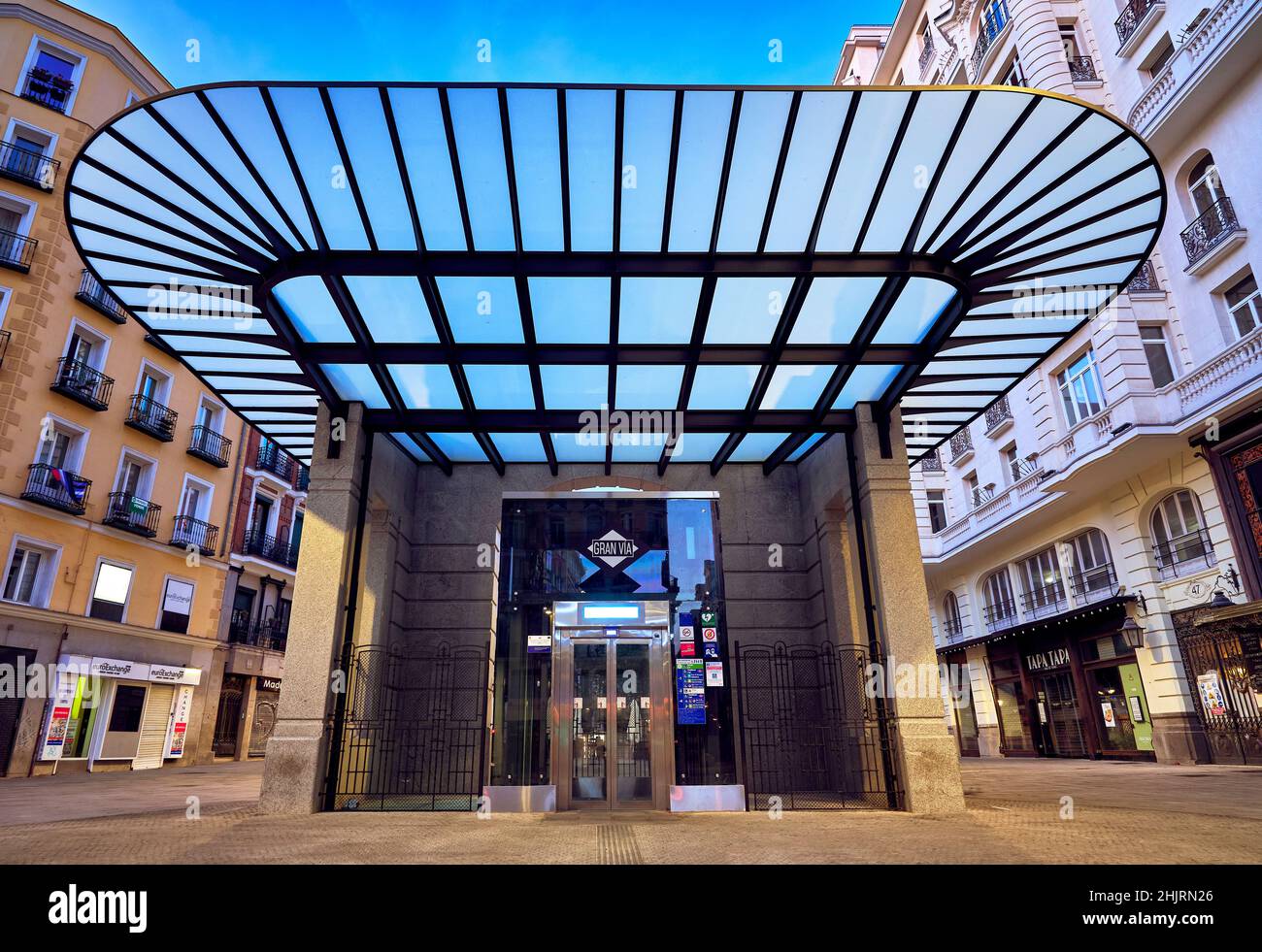 Detail des San Luis Network Pavilion, der sich an der Gran Via Straße nach den Renovierungsarbeiten an der U-Bahn-Station befindet, die zwischen 2018 und 2021 stattfanden. Stockfoto