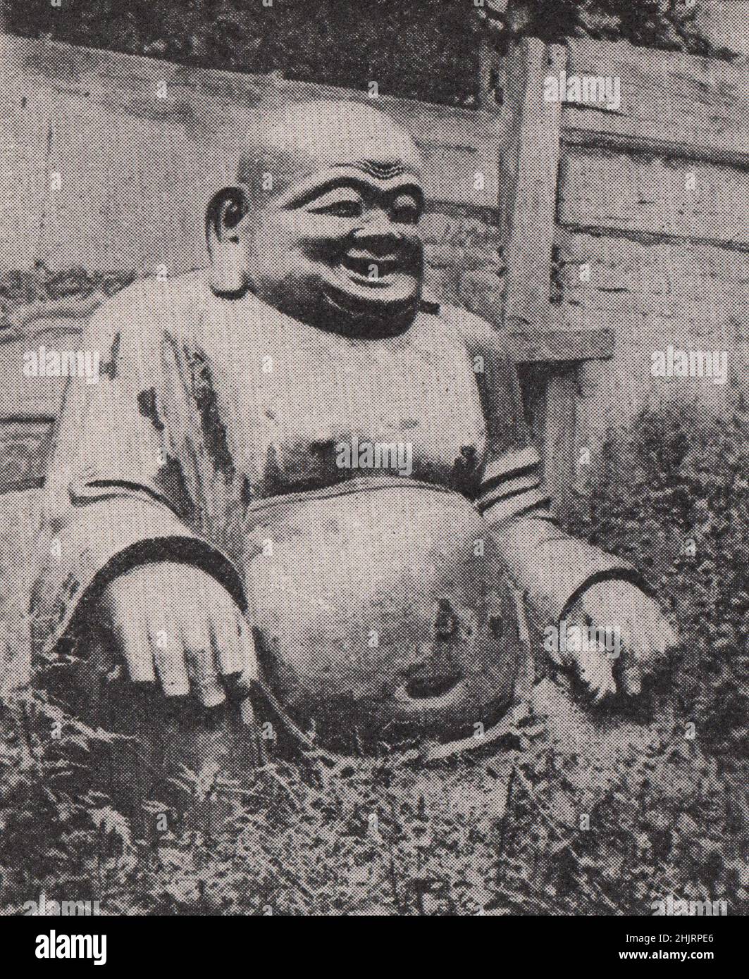 Lebensecht lachender Buddha. China. Peking (1923) Stockfoto