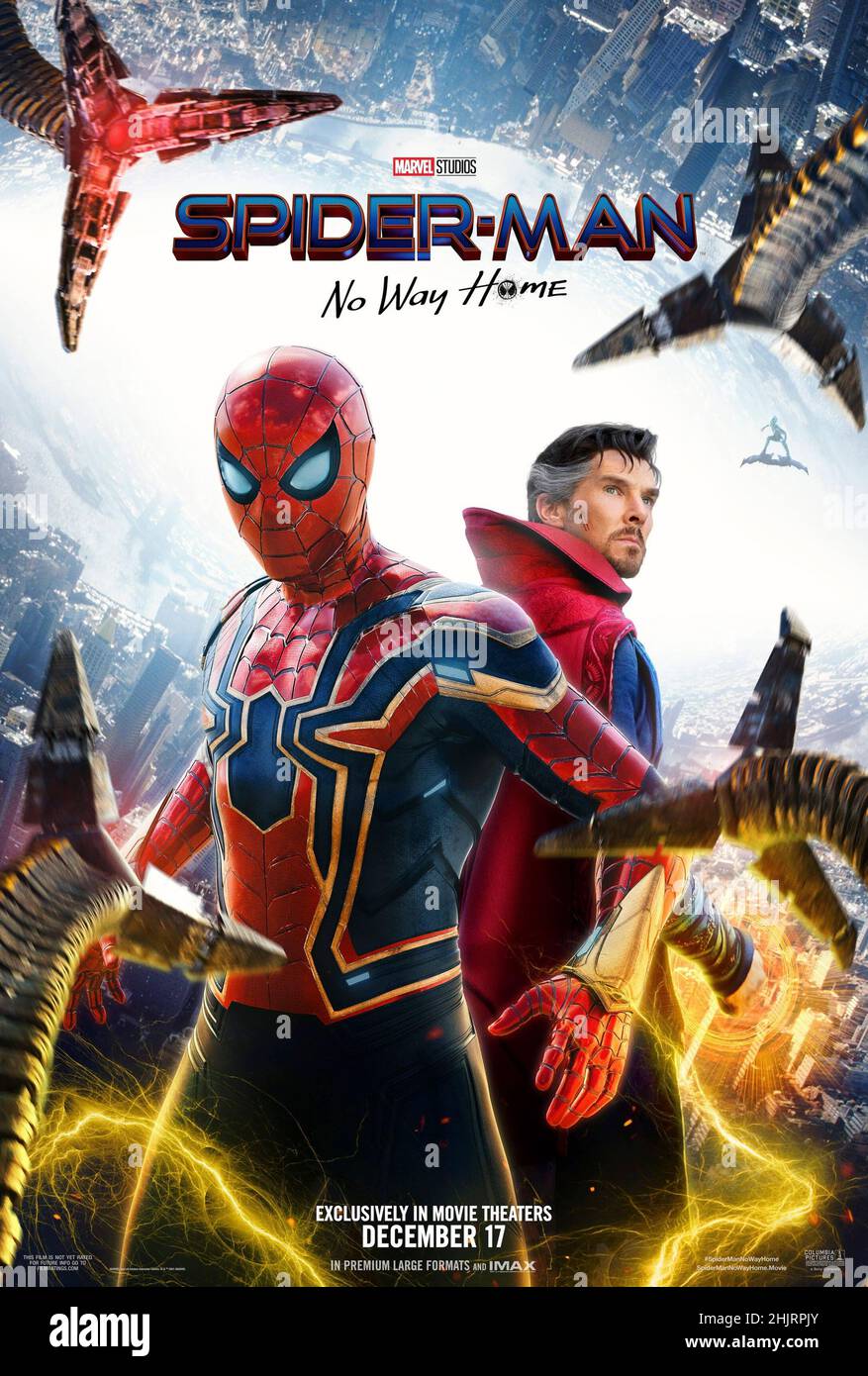 Spider-man: No Way Home (2021) unter der Regie von Jon Watts mit Tom Holland, Zendaya und Benedict Cumberbatch. Nachdem die Identität von Spider-man nun aufgedeckt wurde, bittet Peter Doctor Strange um Hilfe. Wenn ein Zauber schief geht, tauchen gefährliche Feinde aus anderen Welten auf und zwingen Peter zu entdecken, was es wirklich bedeutet, Spider-man zu sein. Stockfoto
