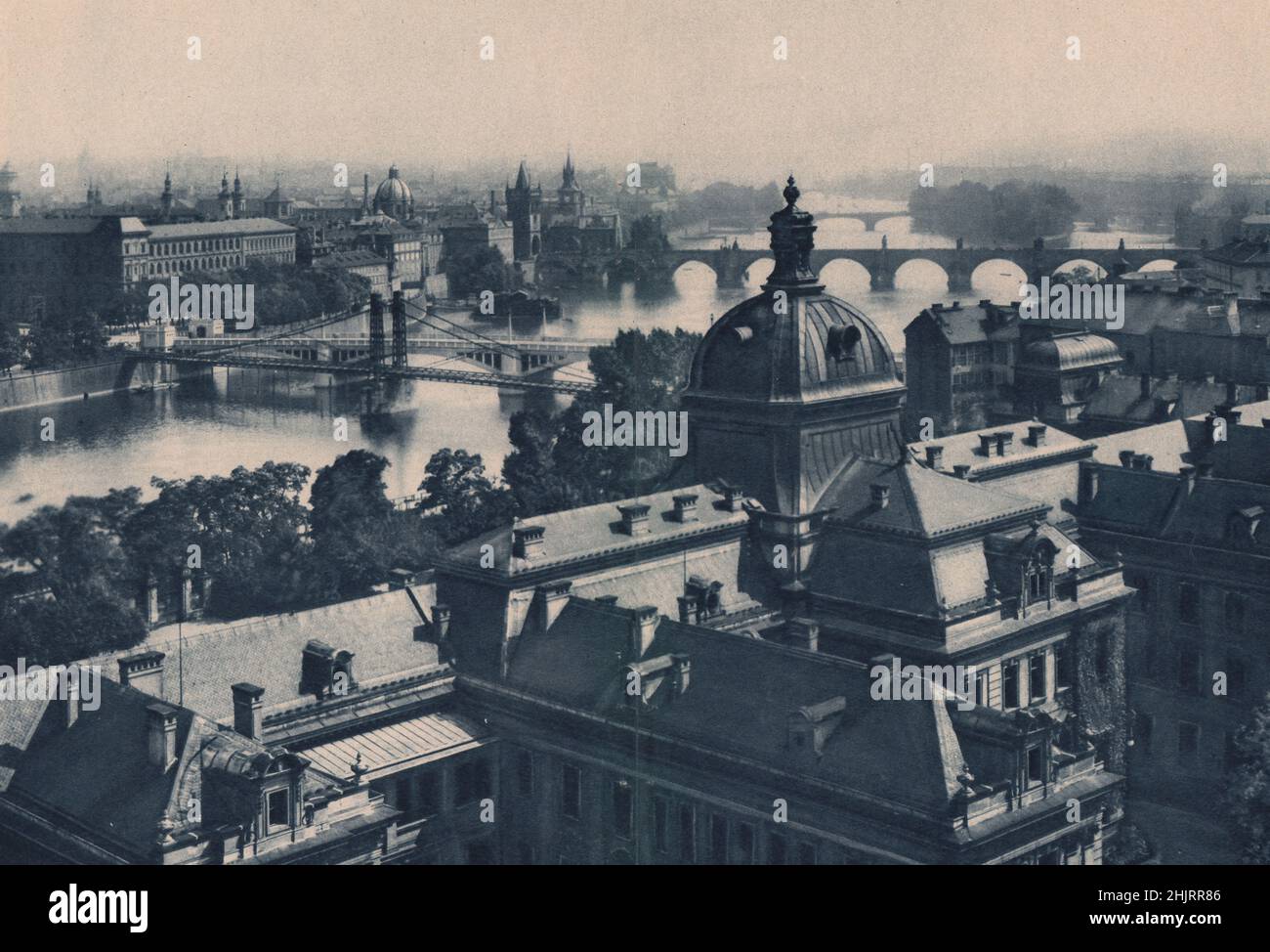 Prag. Die Brücken über die Moldau. Kettenfußbrücke, Neue Brücke, Karlsbrücke (1923) Stockfoto