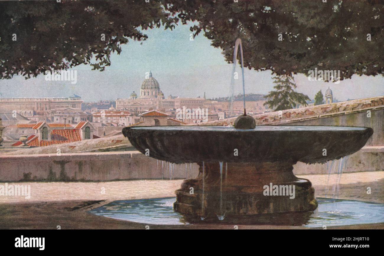 Hinter den Gebäuden unterhalb dieses Hügels, dem Pincio, erhebt sich die Kuppel des Petersdoms am weiteren Ufer des Tibers. Rom (1923) Stockfoto