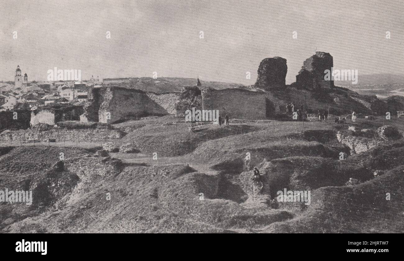Zeitgemähte Ruinen der Festung Suceava, einer interessanten historischen Stadt in Nord-Moldawien. Moldawien (1923) Stockfoto