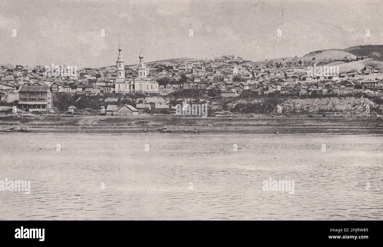 Stadt Wolsk am rechten Ufer der Wolga, Russlands größte Wasserstraße (1923) Stockfoto