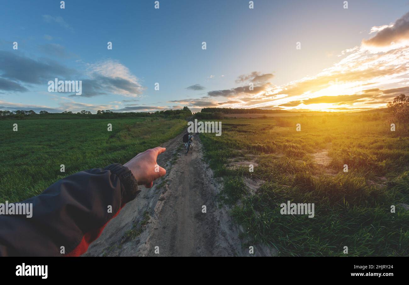 Fruchtbare landwirtschaftliche Felder für die Aussaat und den Anbau von Kulturpflanzen Stockfoto