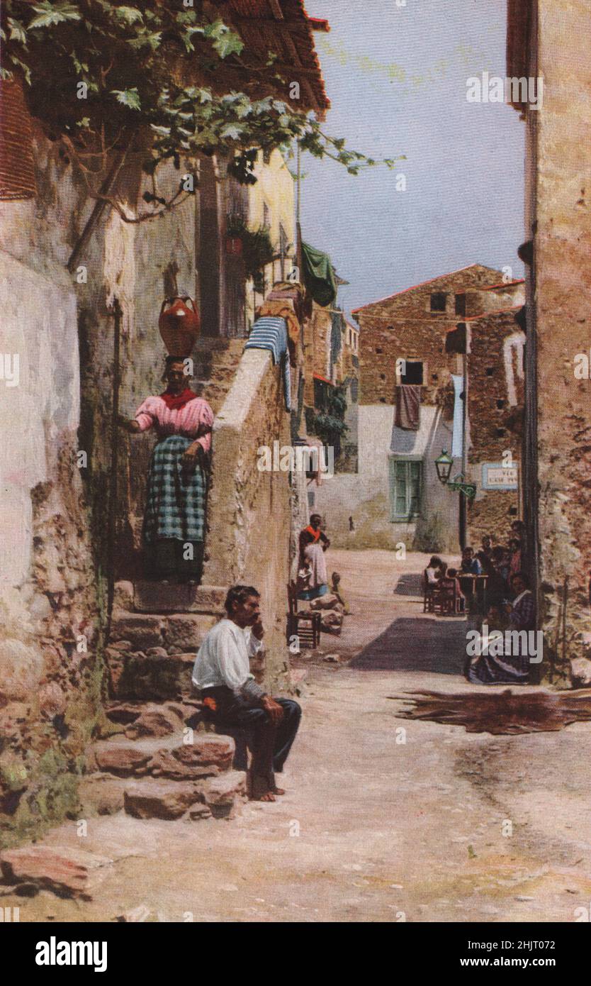 Stunden werden in Taormina unter dem wolkenlosen Himmel tatenlos übertönt. Die Bäuerin kommt herunter, um Wasser zu schöpfen. Italien. Sizilien (1923) Stockfoto