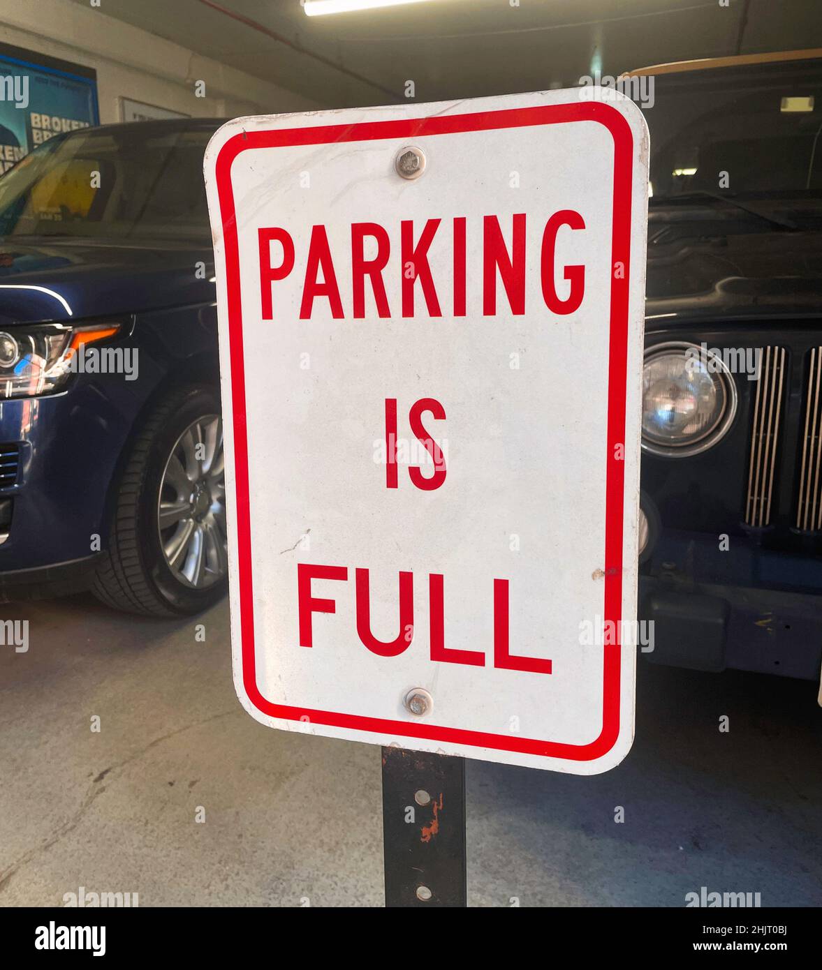„Parkplatz ist voll“, Parkgarage-Schild in New York City, 2022, USA Stockfoto