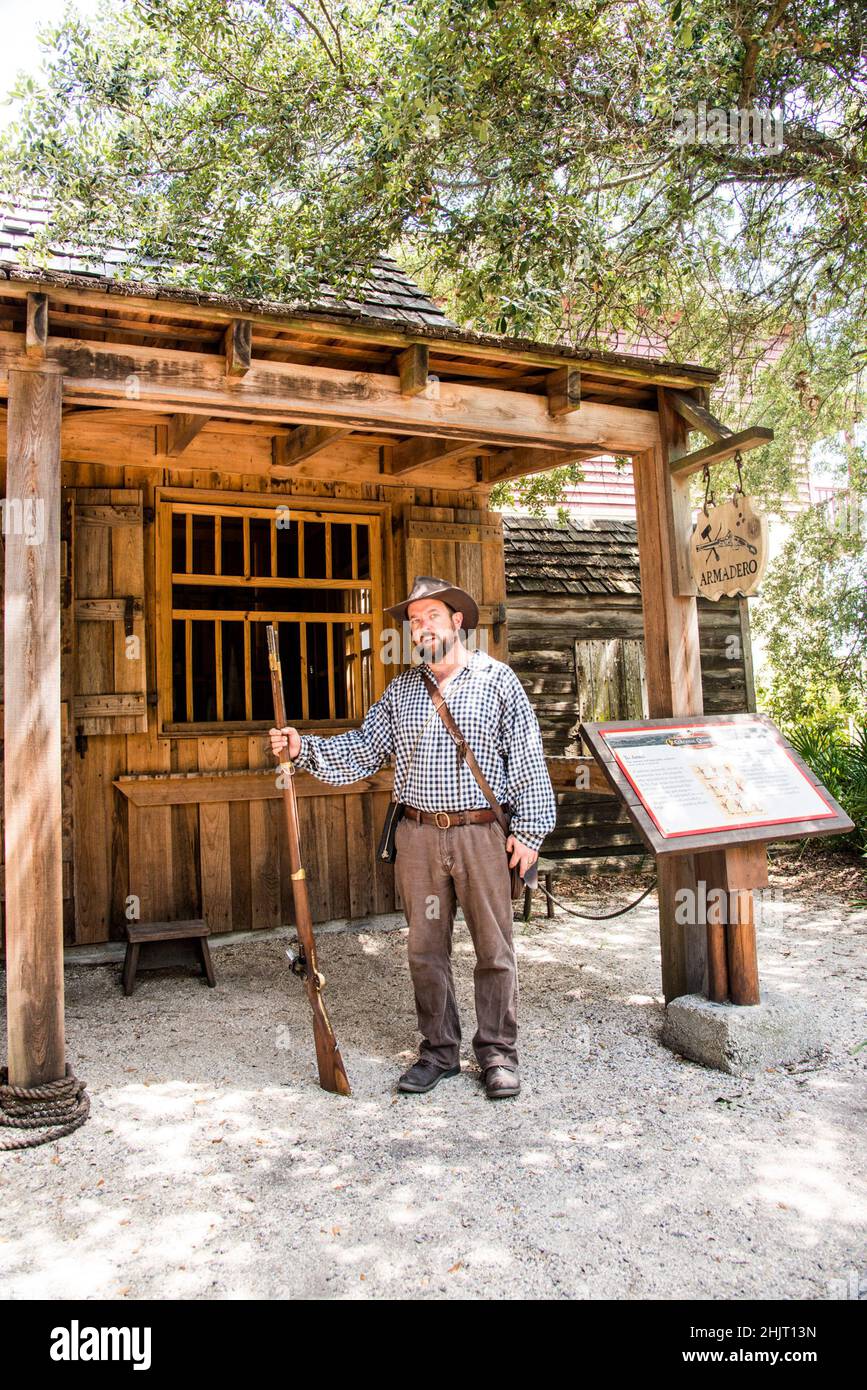 Büchsenmacher-Demonstration in der Colonial Quarter St.. Augustine, Florida, USA Stockfoto