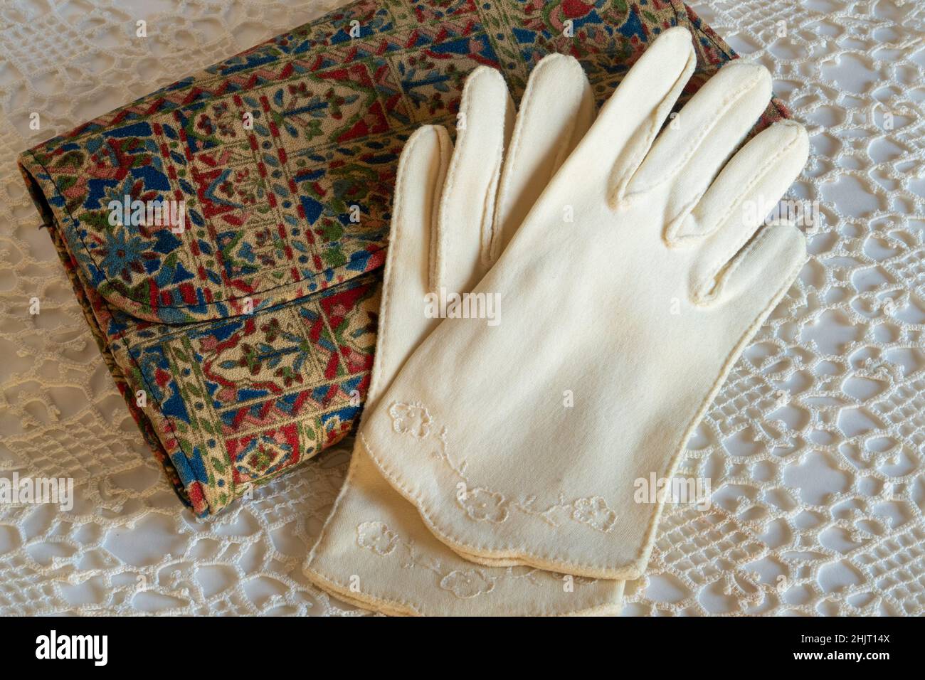 Vintage Handschuhe und Clutch Handtasche, 1950s Stockfoto