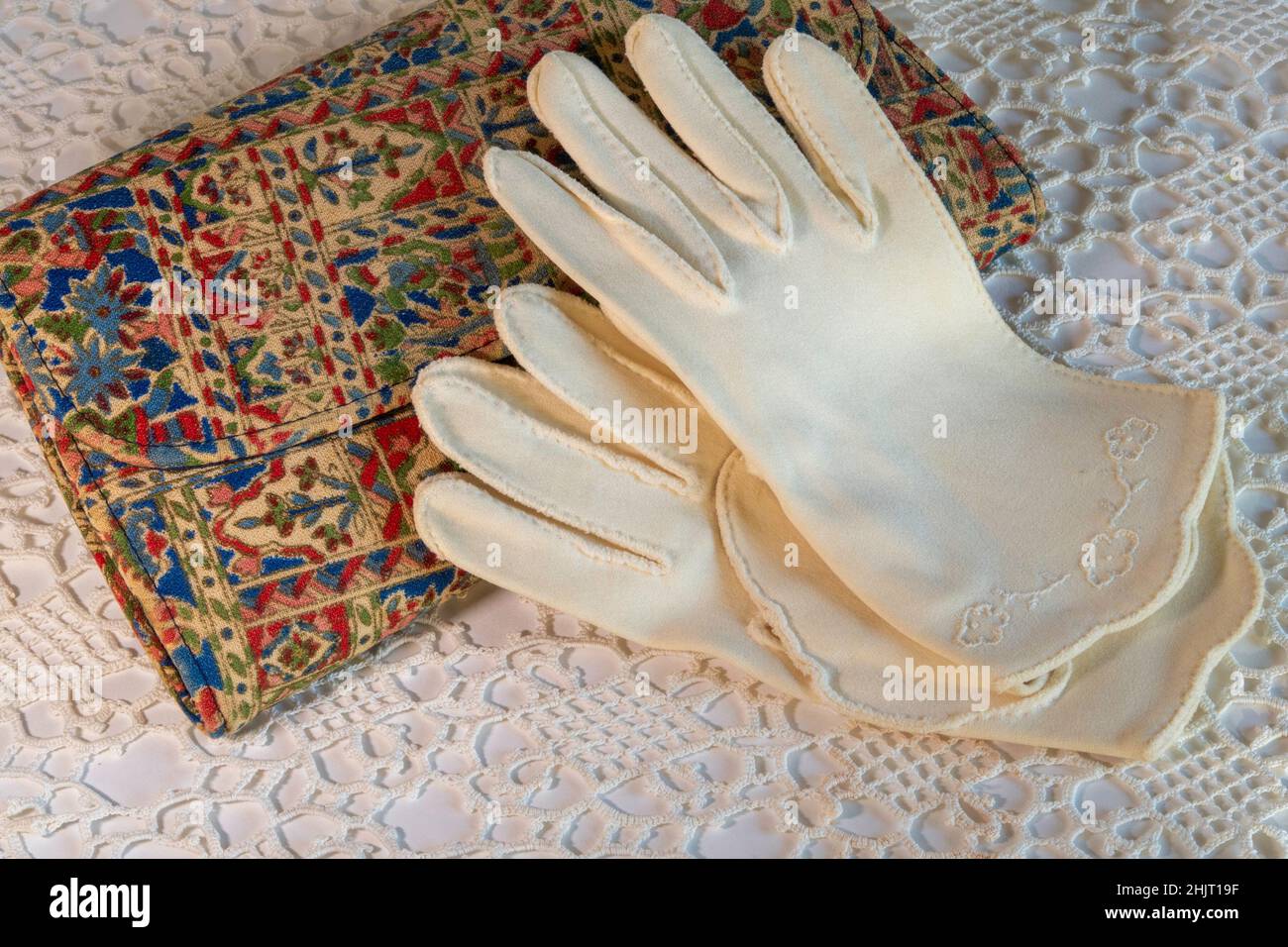 Vintage Handschuhe und Clutch Handtasche, 1950s Stockfoto