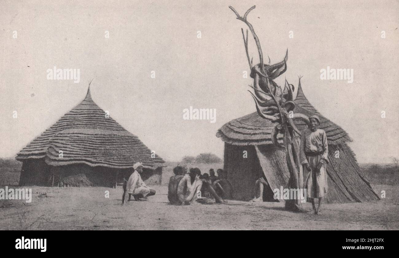 Opferstätte der Dinkas, größter und wichtigster der Sumpfstämme. Sudan (1923) Stockfoto